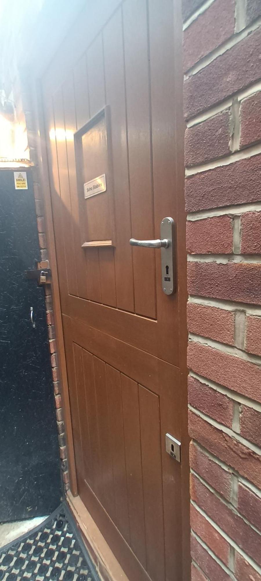 Апартаменти Cute House In Soho - Full Ac, Quiet And Unique! Лондон Екстер'єр фото